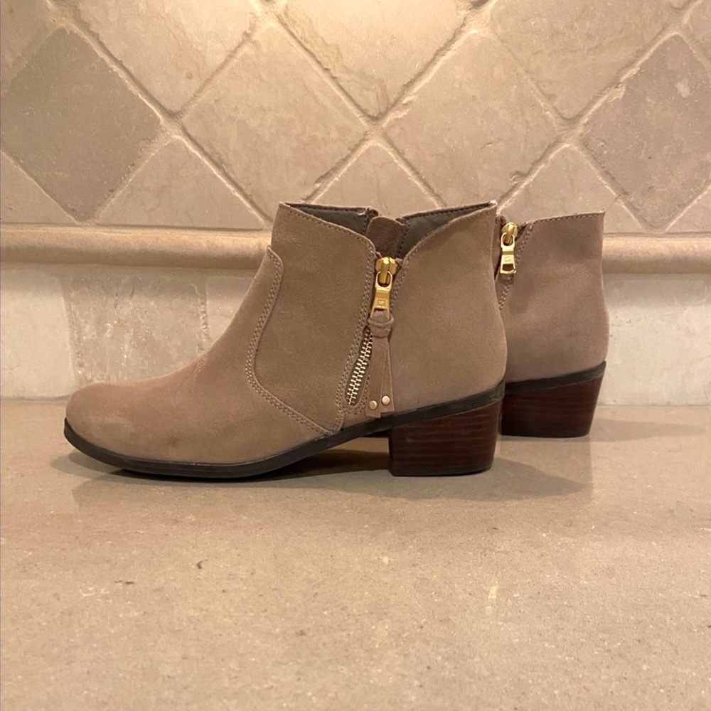 Sole Bound by BareTraps Uriel Suede Ankle Boots - Picture 6 of 10